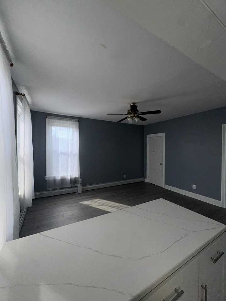 209 Danforth Ave #2 - Photo 4 of 11