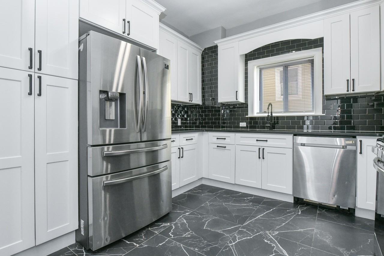 540 61st St #1 - Photo 5 of 23