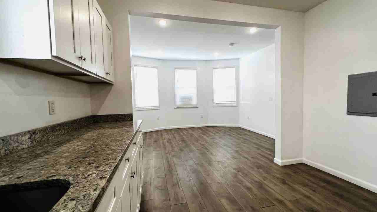 473 Grove St #1 - Photo 3 of 9