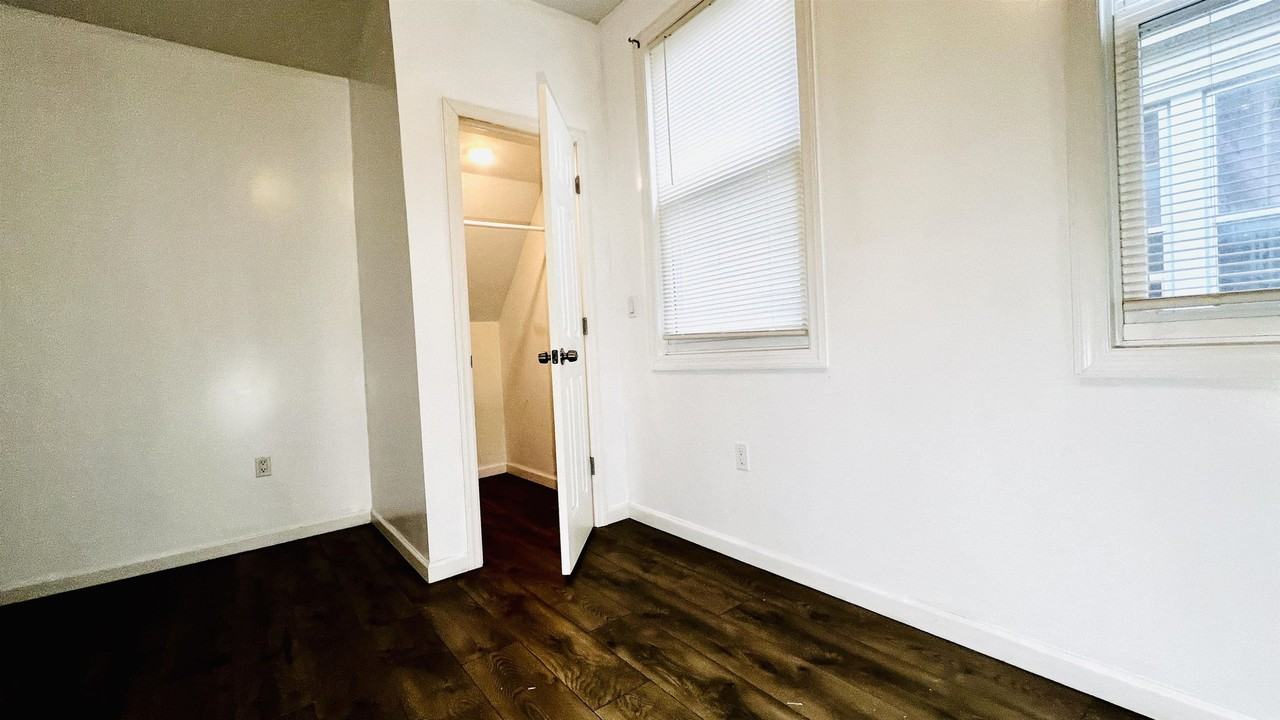 473 Grove St #1 - Photo 4 of 9