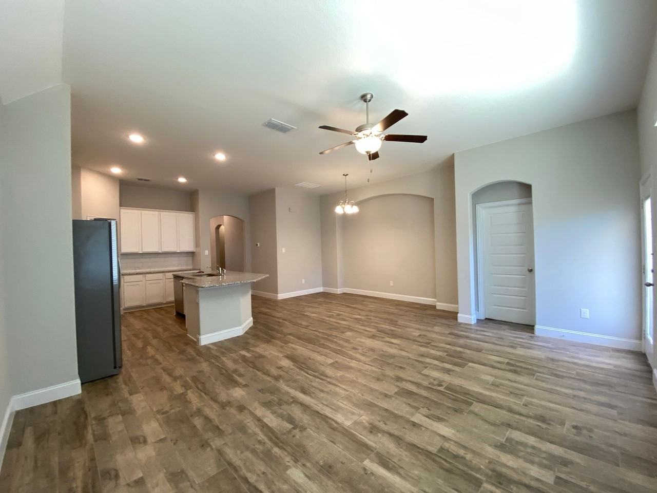 1331 Hillsong St - Photo 3 of 25