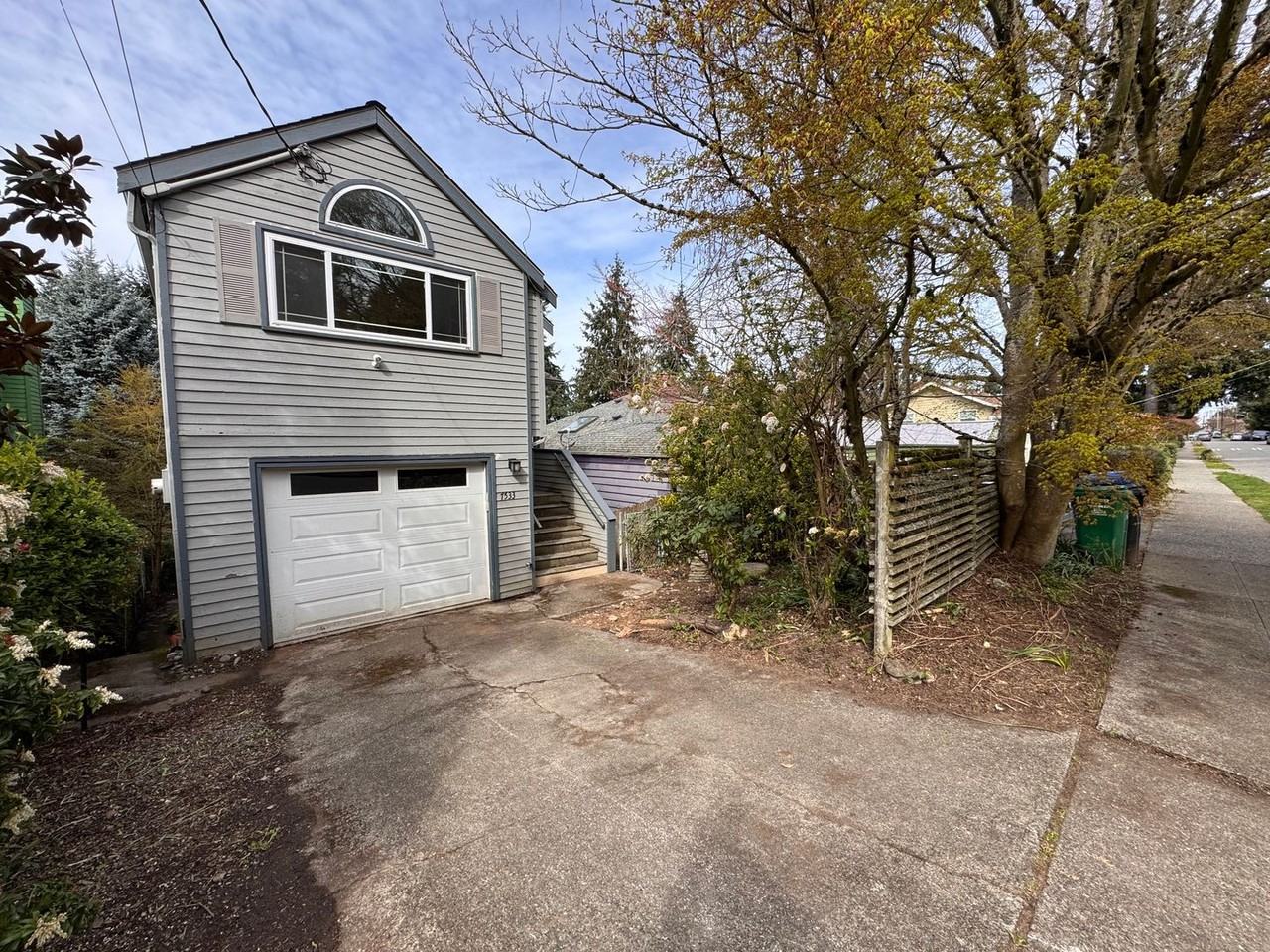 7533 30th Ave Ne - Photo 3 of 39