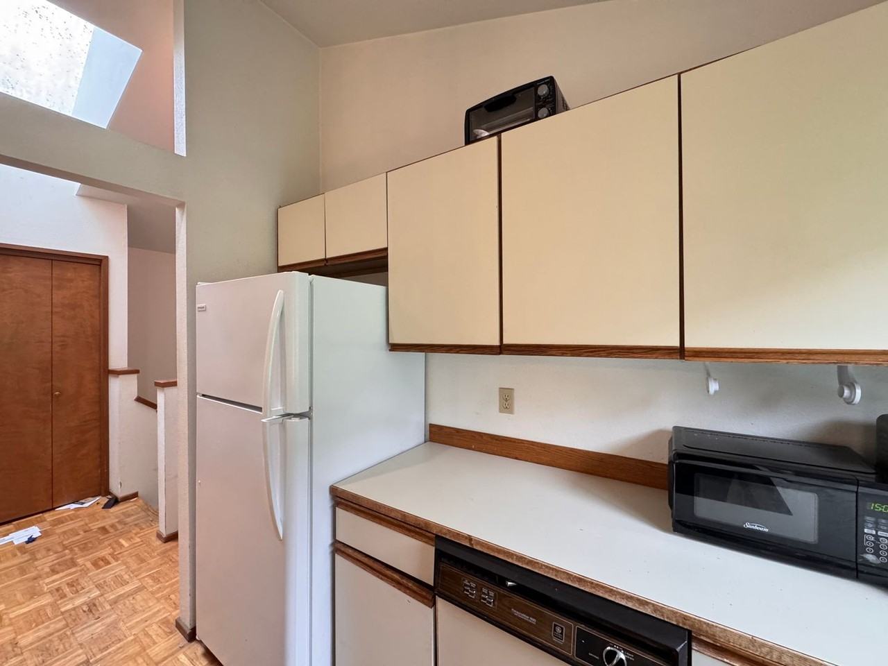 7533 30th Ave Ne - Photo 4 of 39