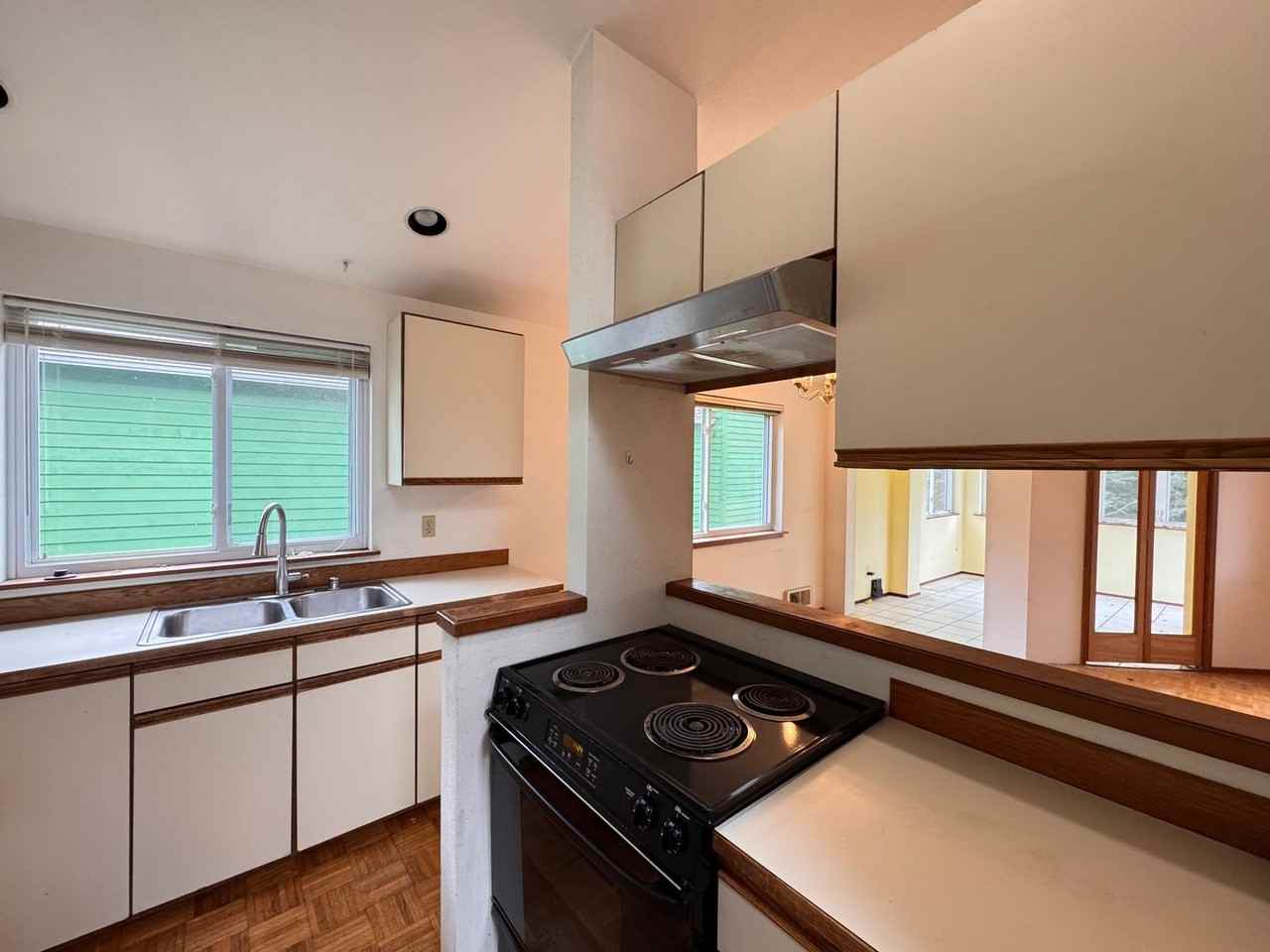 7533 30th Ave Ne - Photo 5 of 39