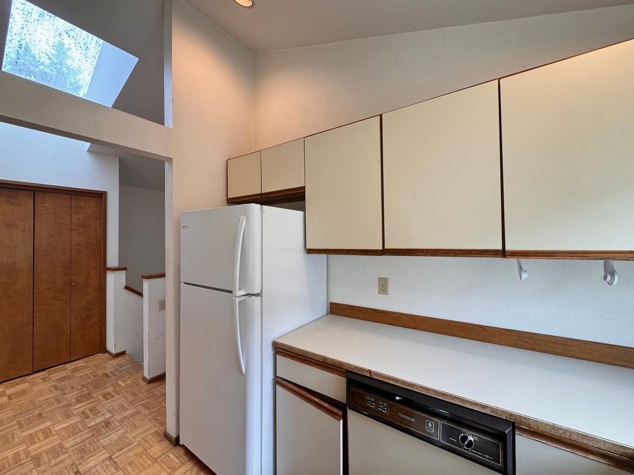 7533 30th Ave Ne - Photo 6 of 39