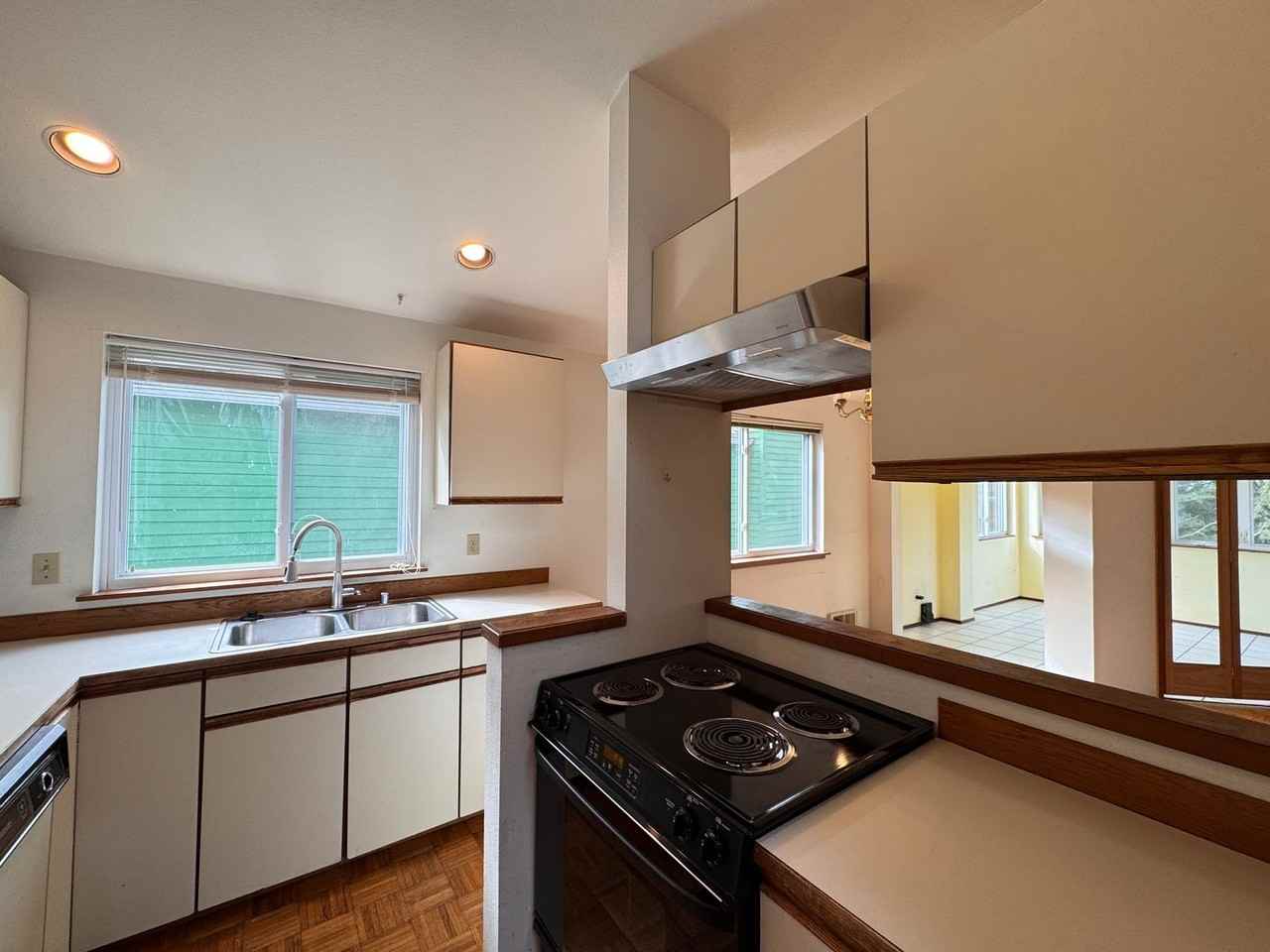 7533 30th Ave Ne - Photo 7 of 39