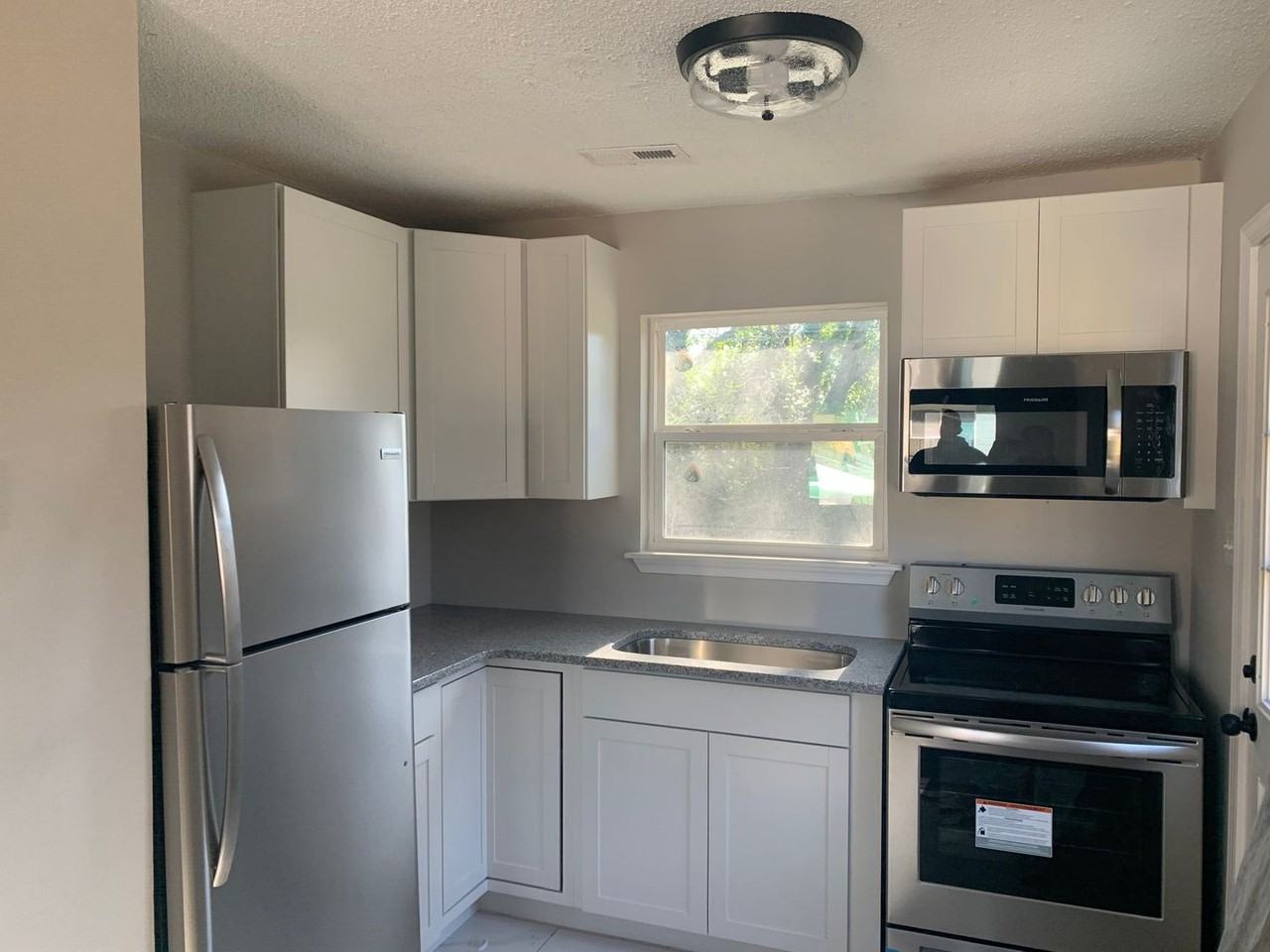 1116 Hightower St - Photo 2 of 3