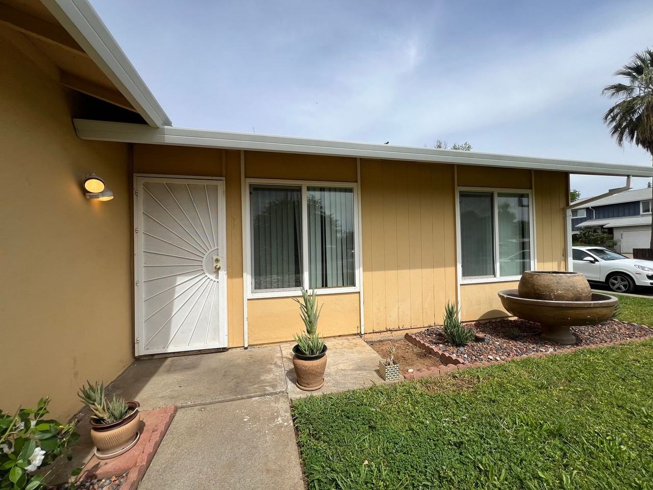 10450 Reymouth Ave - Photo 2 of 45