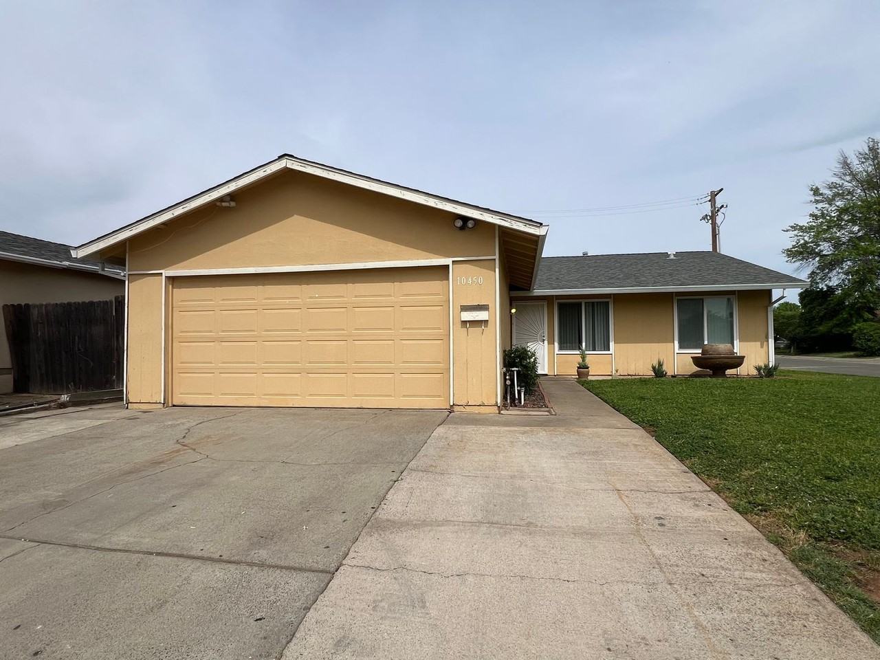 10450 Reymouth Ave - Photo 3 of 45