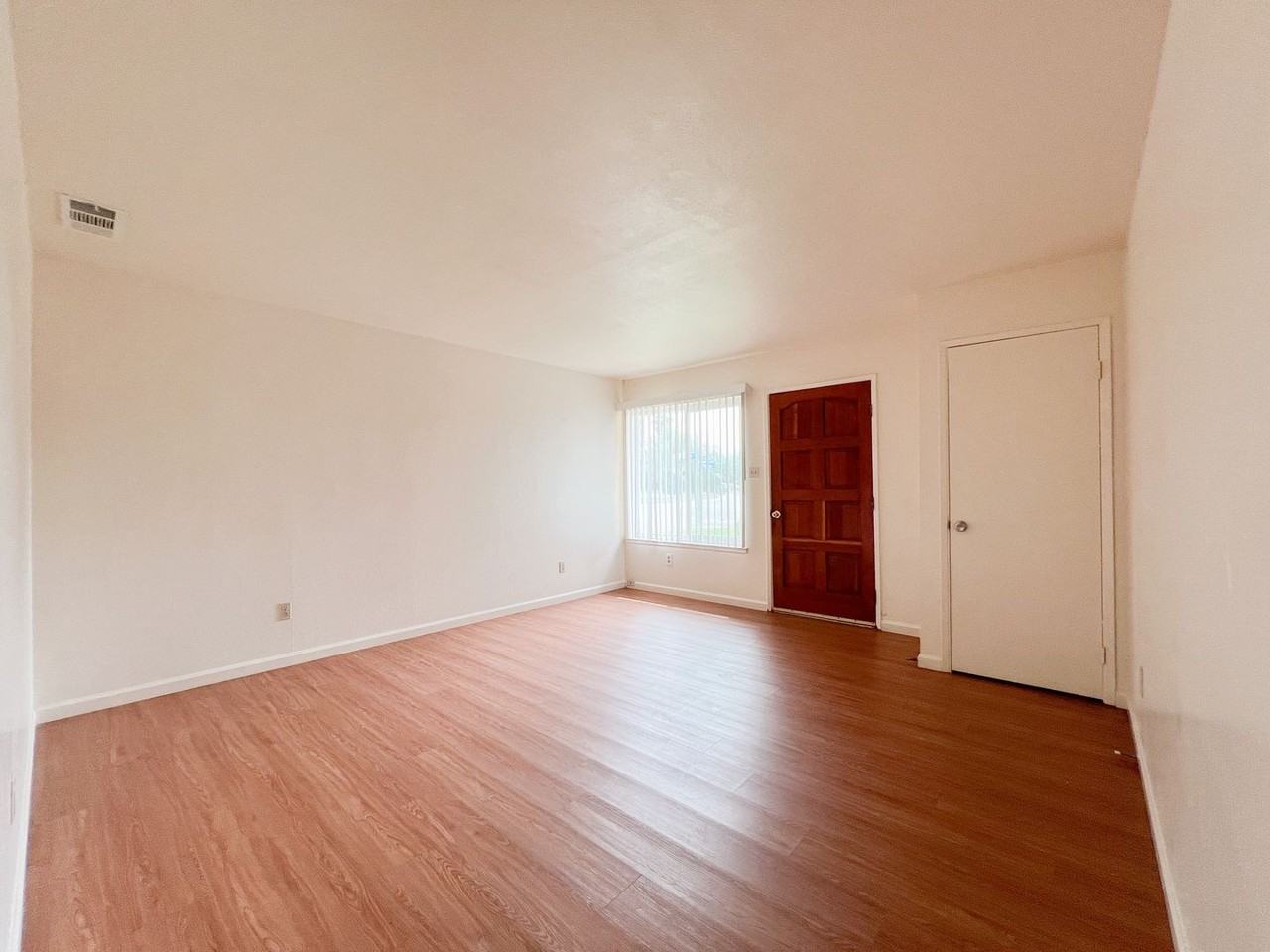 10450 Reymouth Ave - Photo 5 of 45