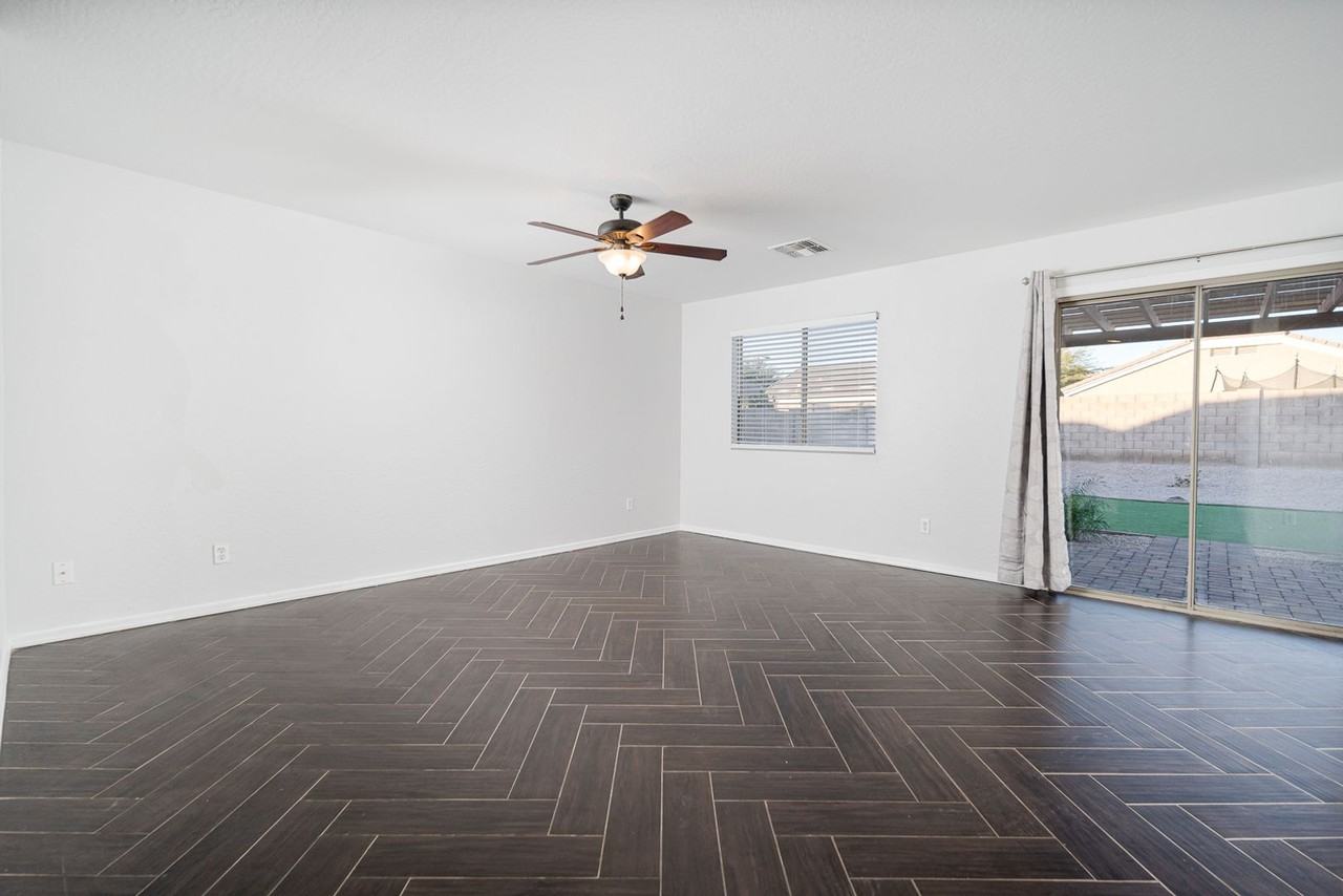 23978 W Wayland Dr - Photo 4 of 33