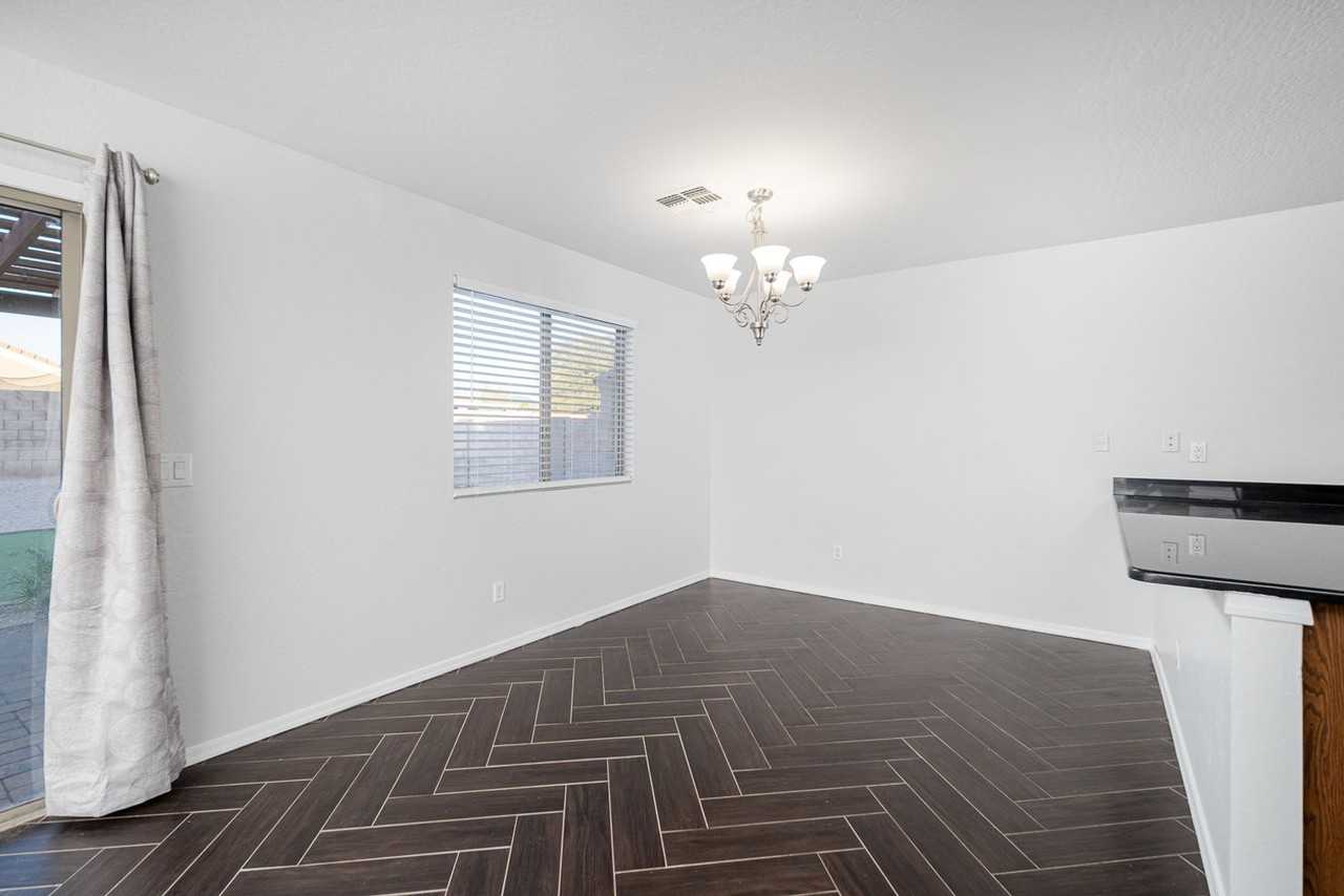 23978 W Wayland Dr - Photo 6 of 33