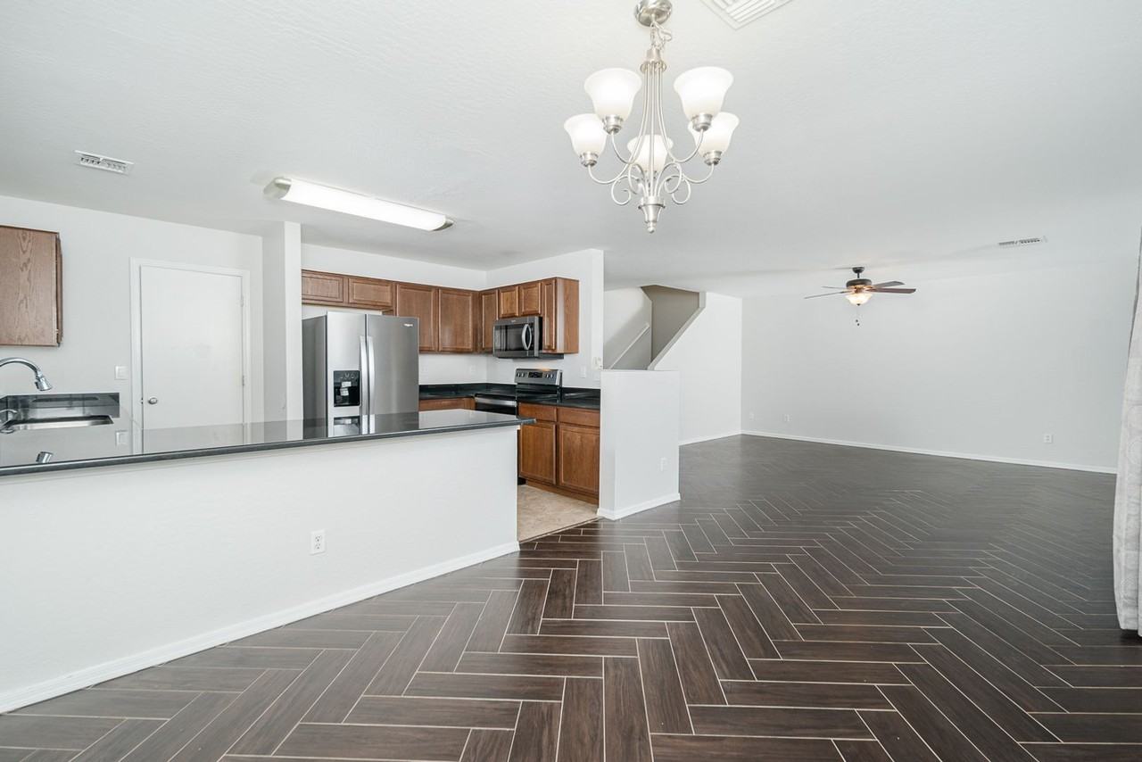 23978 W Wayland Dr - Photo 7 of 33