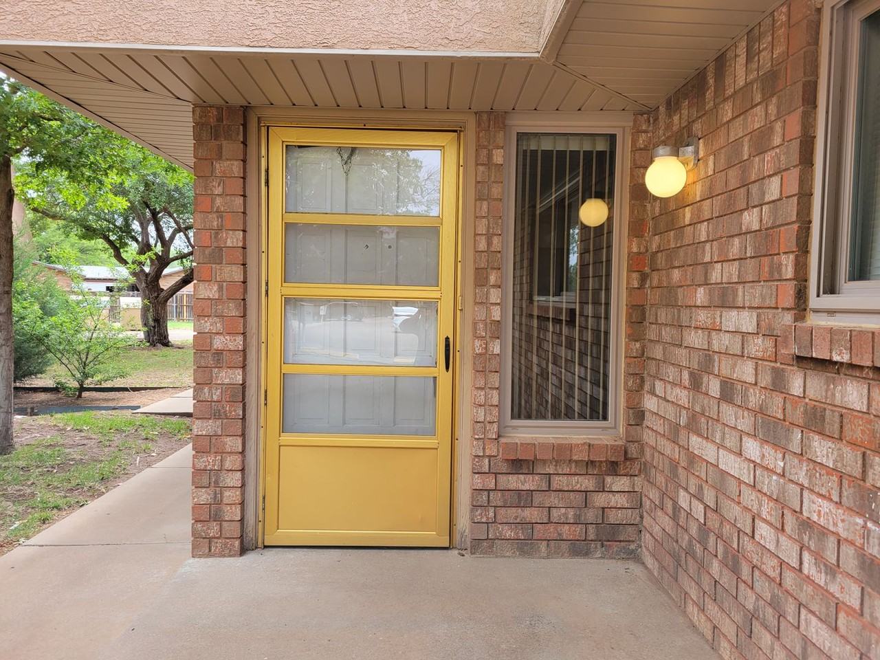 3529 Adenmor Ct Apt B - Photo 2 of 13