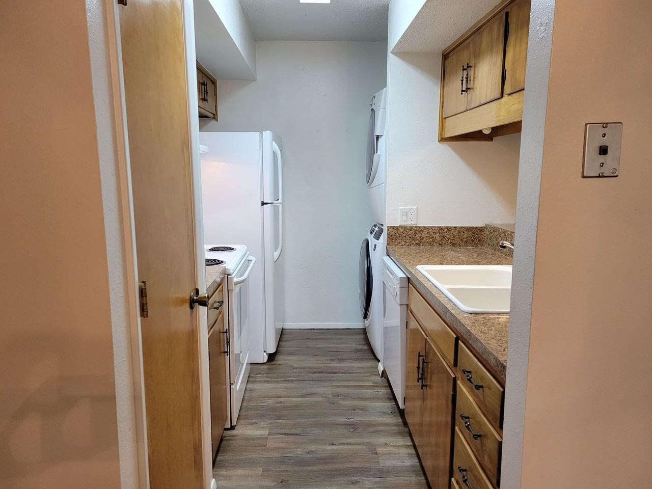 3529 Adenmor Ct Apt B - Photo 5 of 13