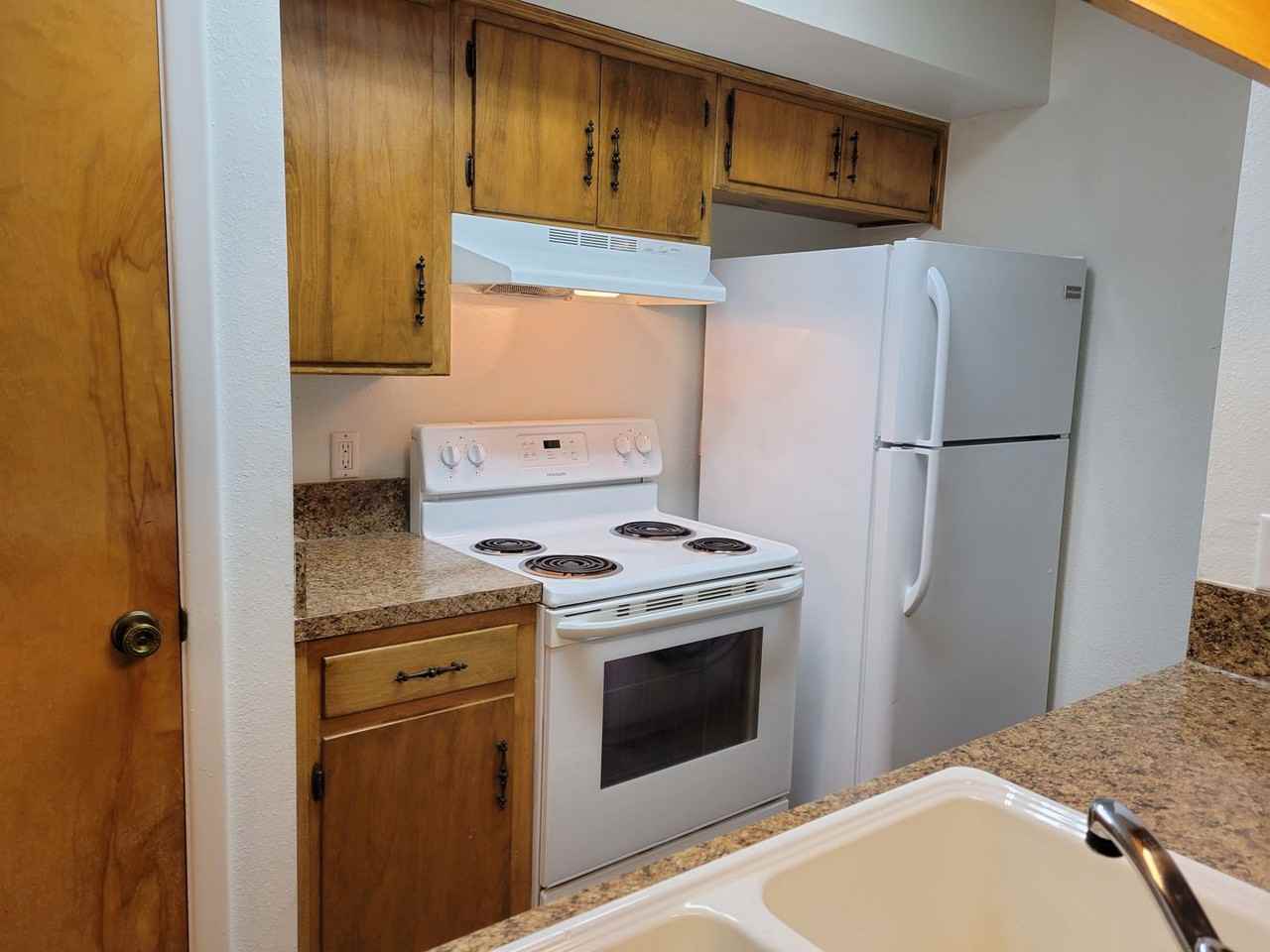 3529 Adenmor Ct Apt B - Photo 6 of 13