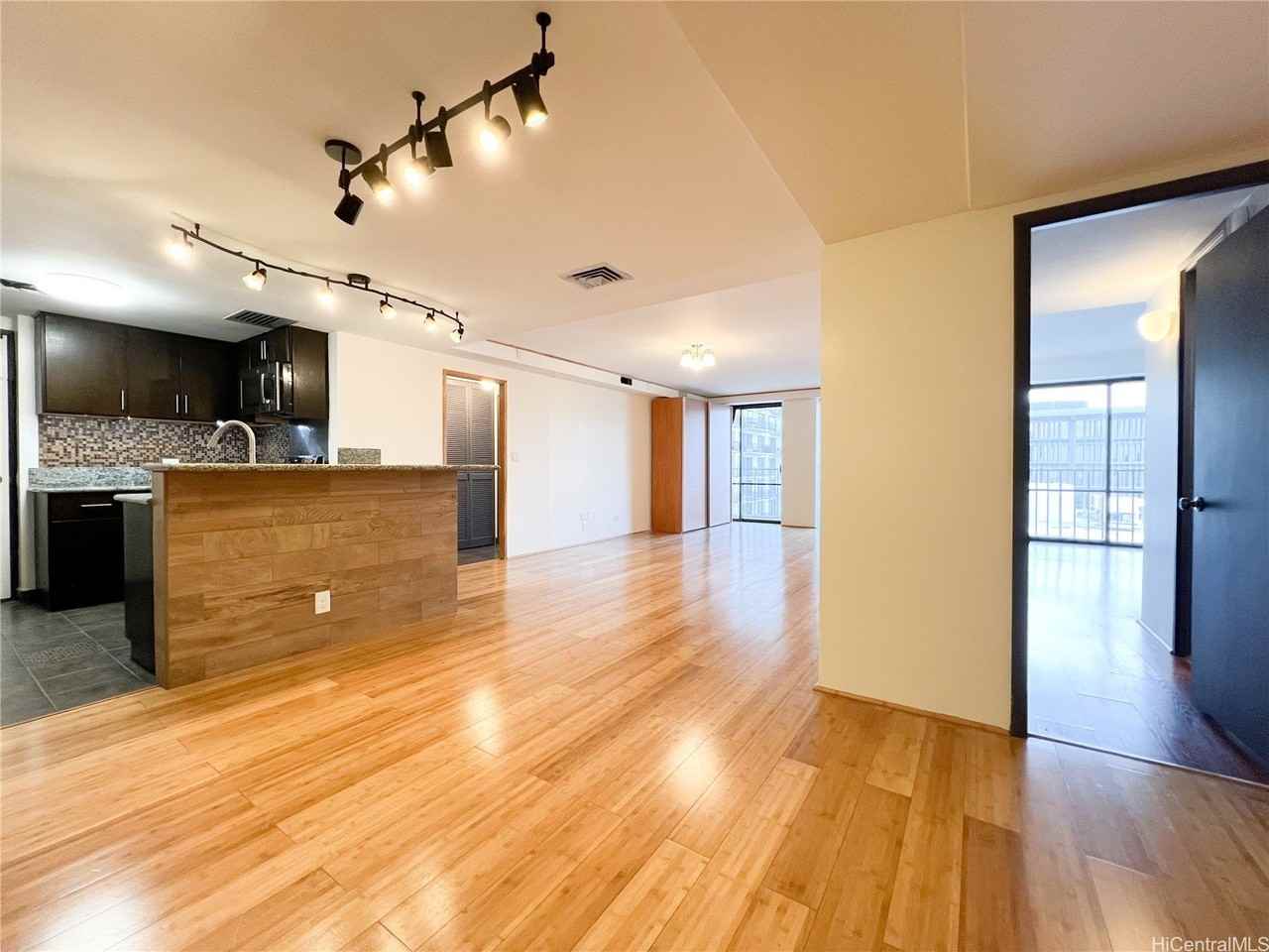 700 Richards St #1005