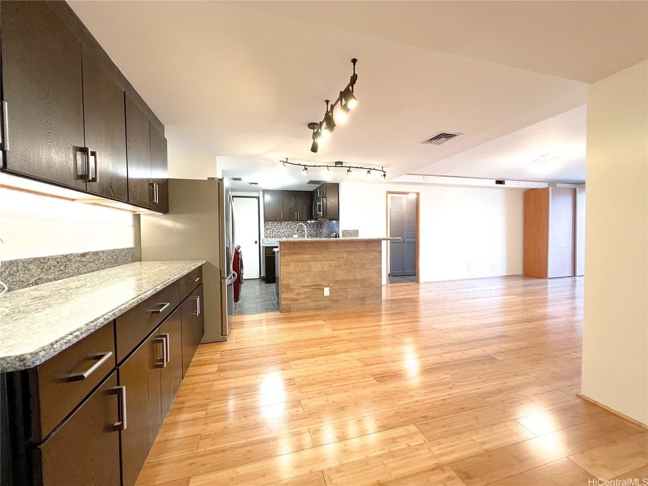 700 Richards St #1005 - Photo 2 of 23