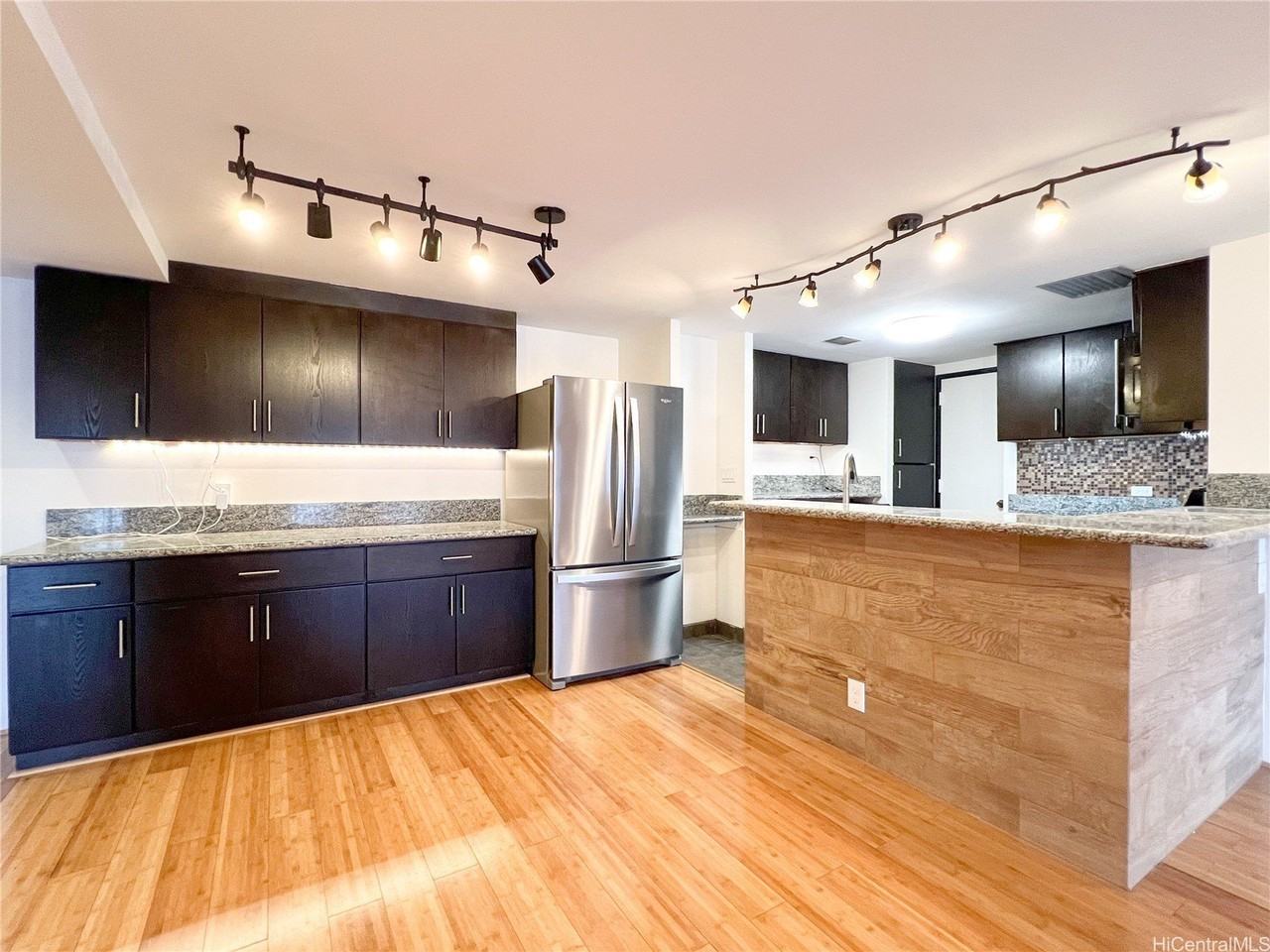 700 Richards St #1005 - Photo 3 of 23