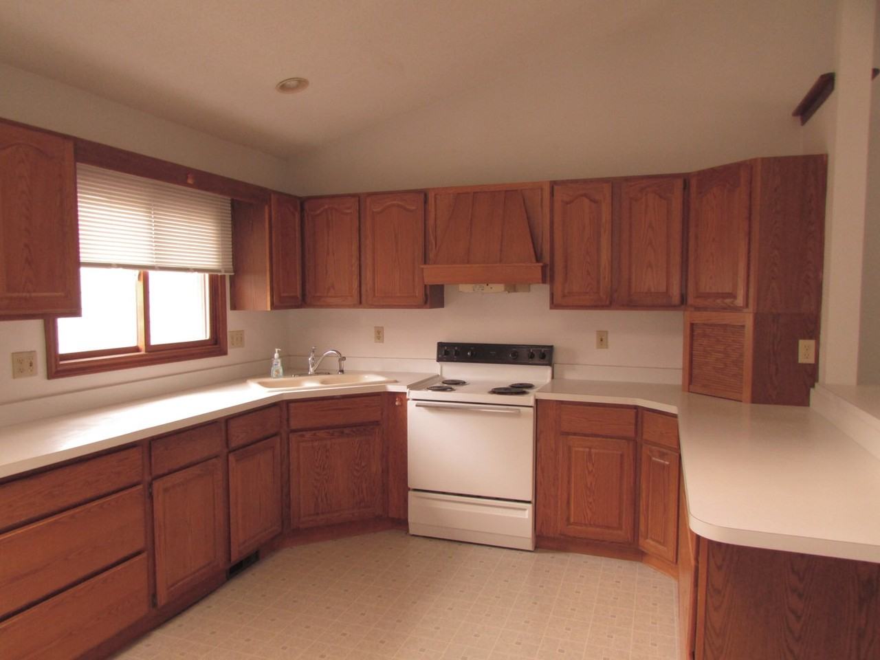 1936 Fremont St - Photo 3 of 16