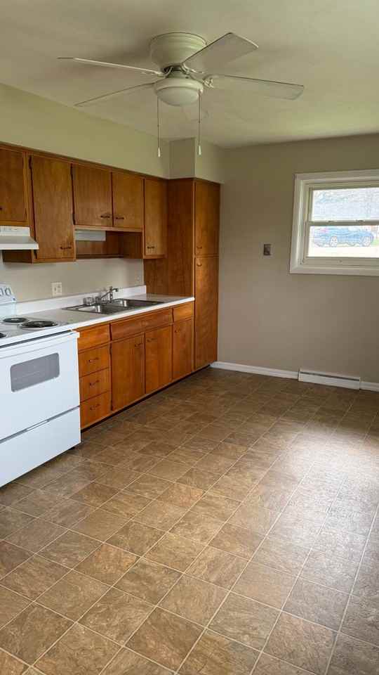 812 Rockwell Dr - Photo 3 of 8