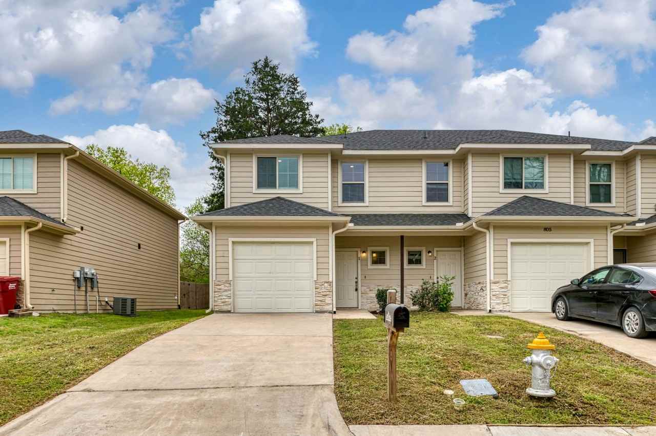 805 S 6th St #1 - Photo 2 of 32