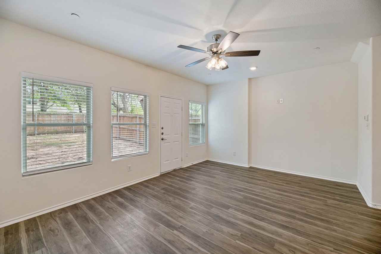 805 S 6th St #1 - Photo 3 of 32