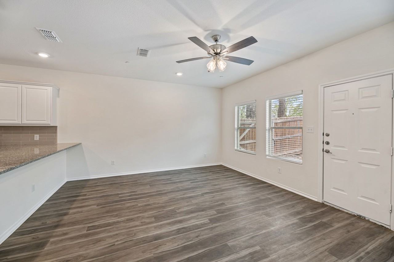 805 S 6th St #1 - Photo 4 of 32