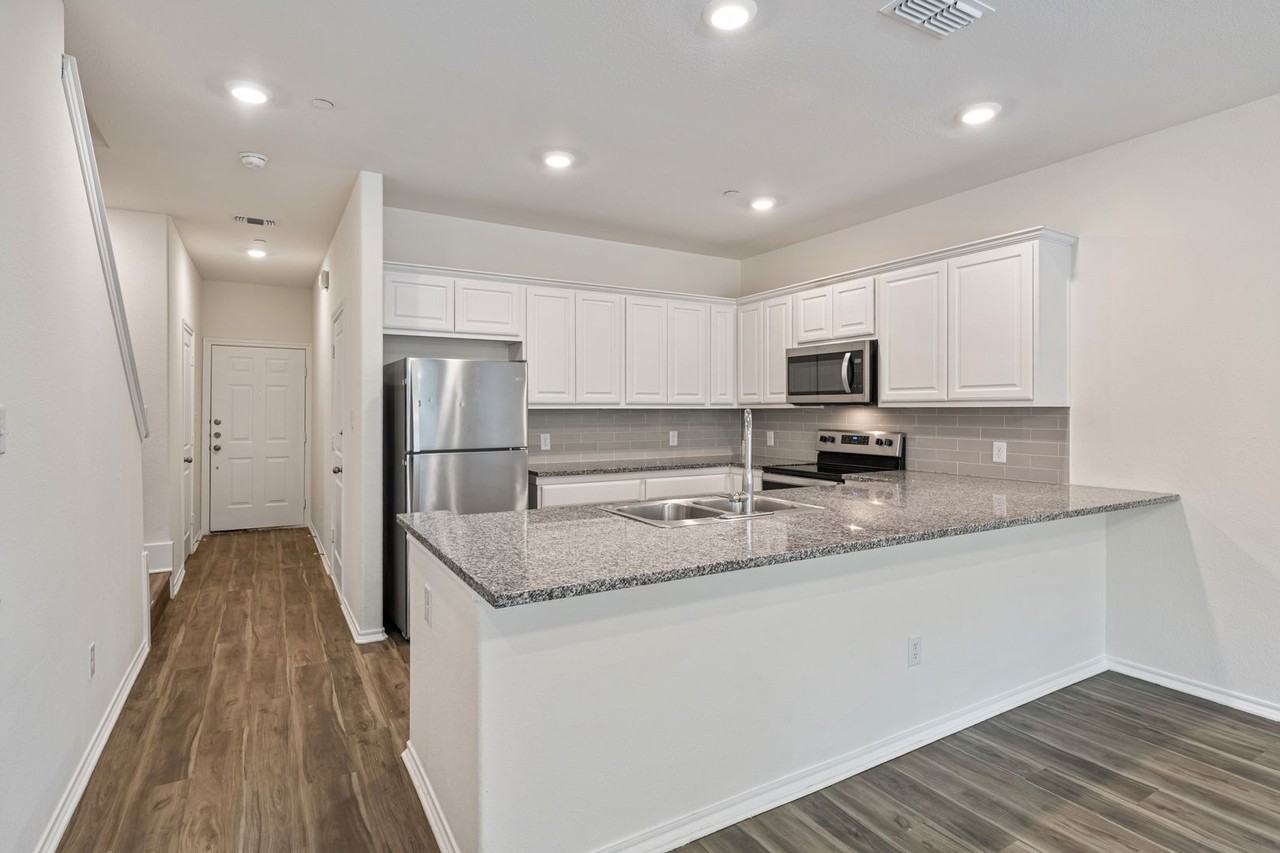 805 S 6th St #1 - Photo 6 of 32