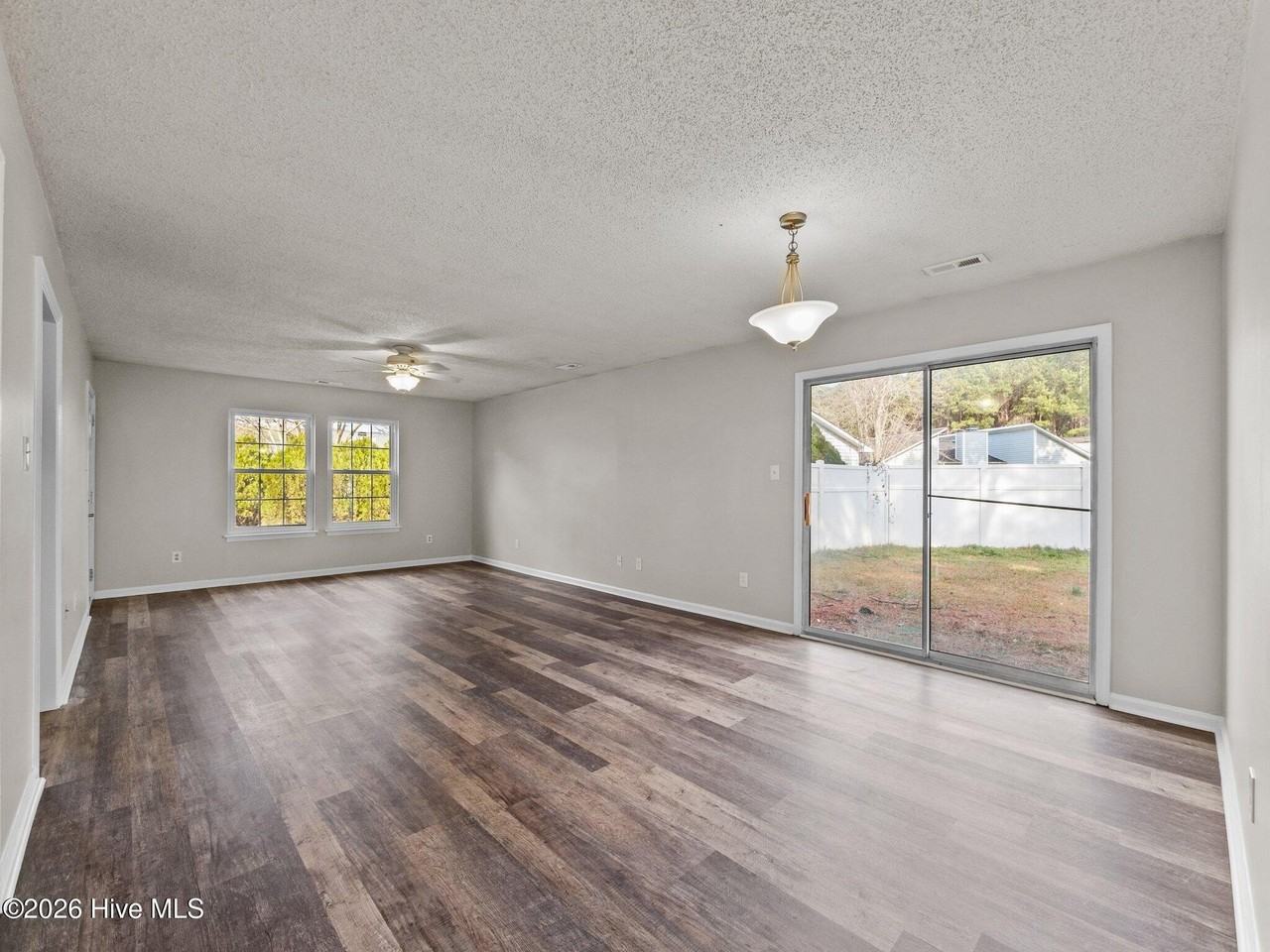 3117 Belmont Ct - Photo 3 of 21