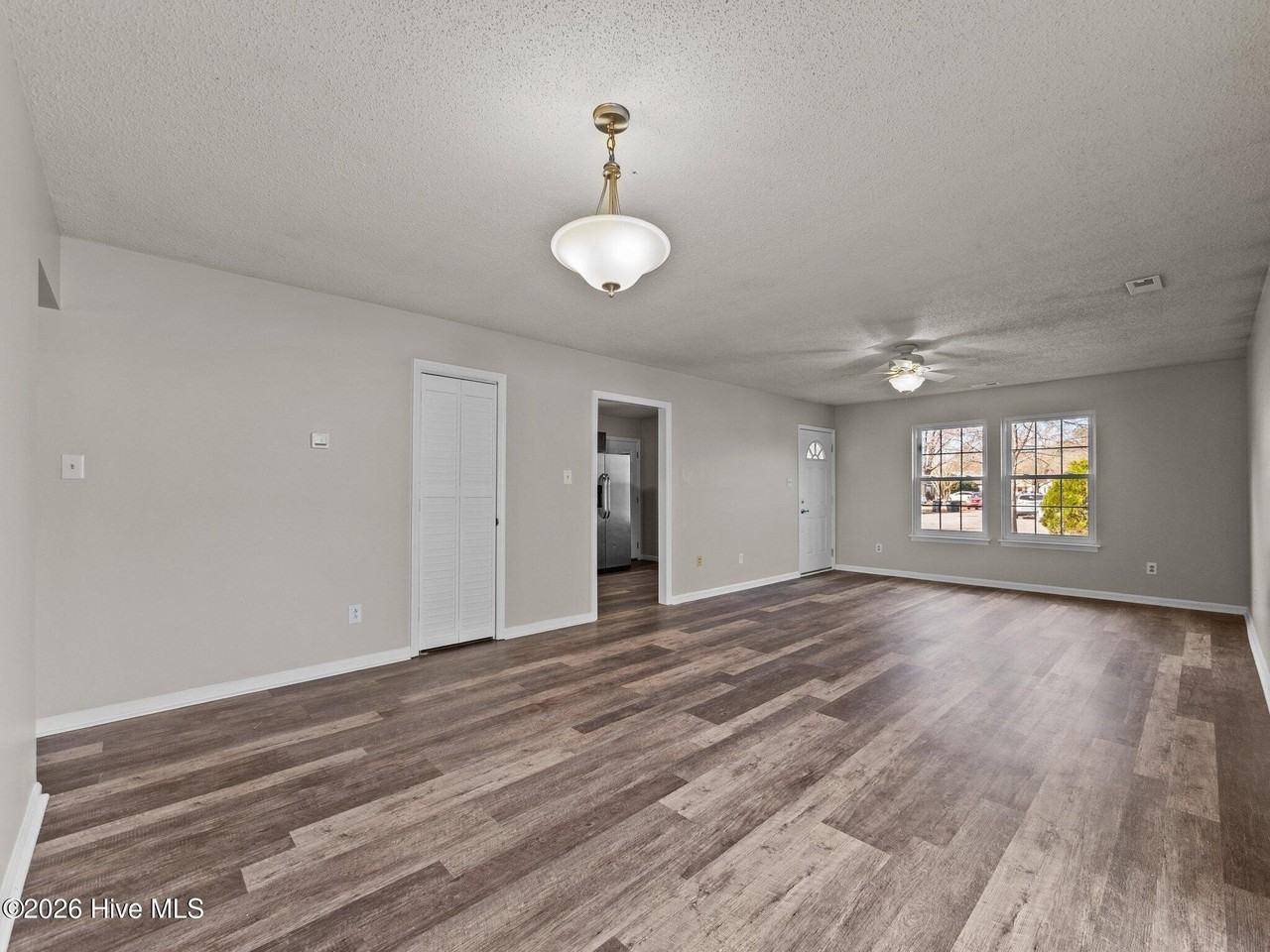 3117 Belmont Ct - Photo 4 of 21