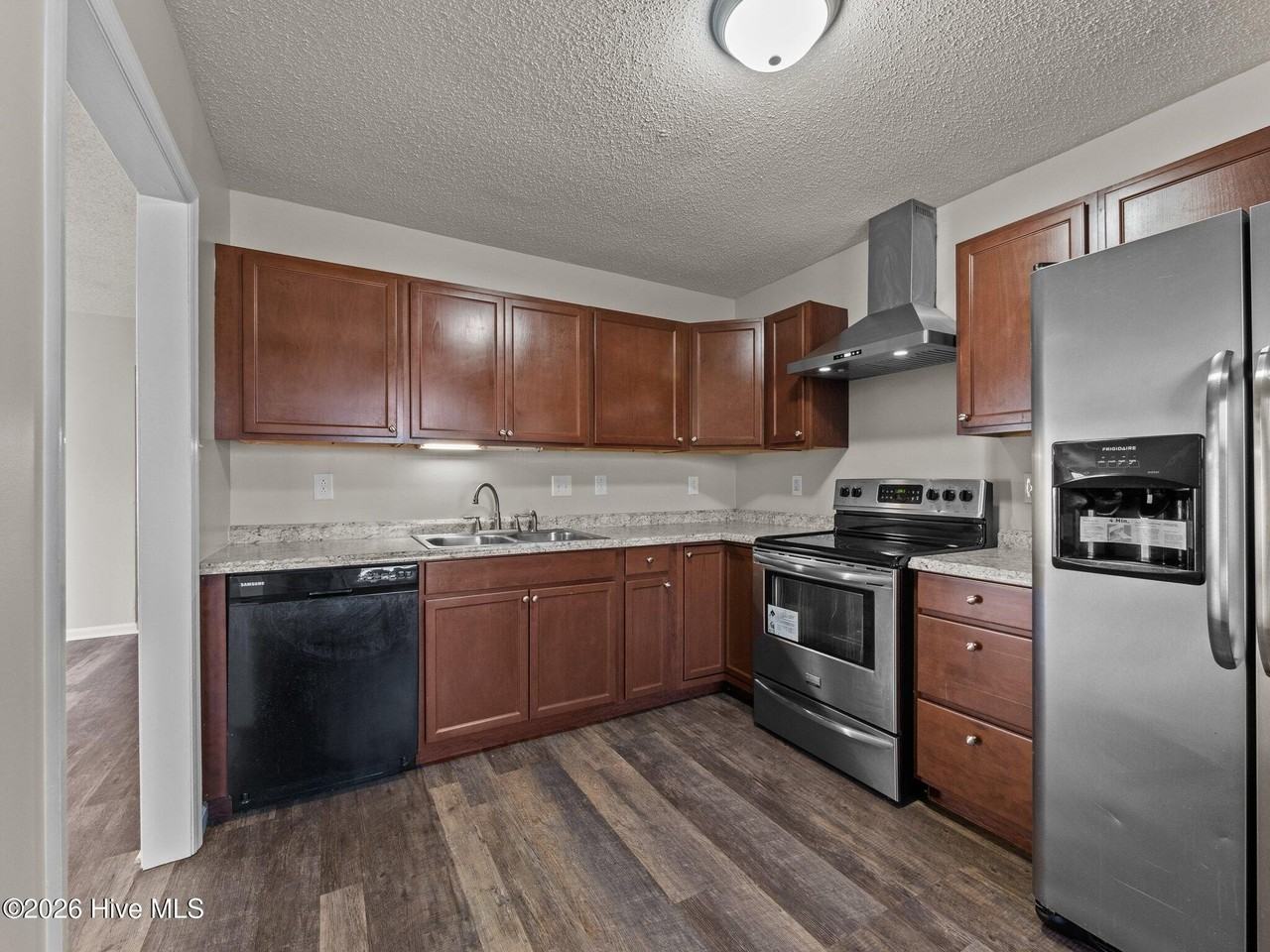 3117 Belmont Ct - Photo 6 of 21