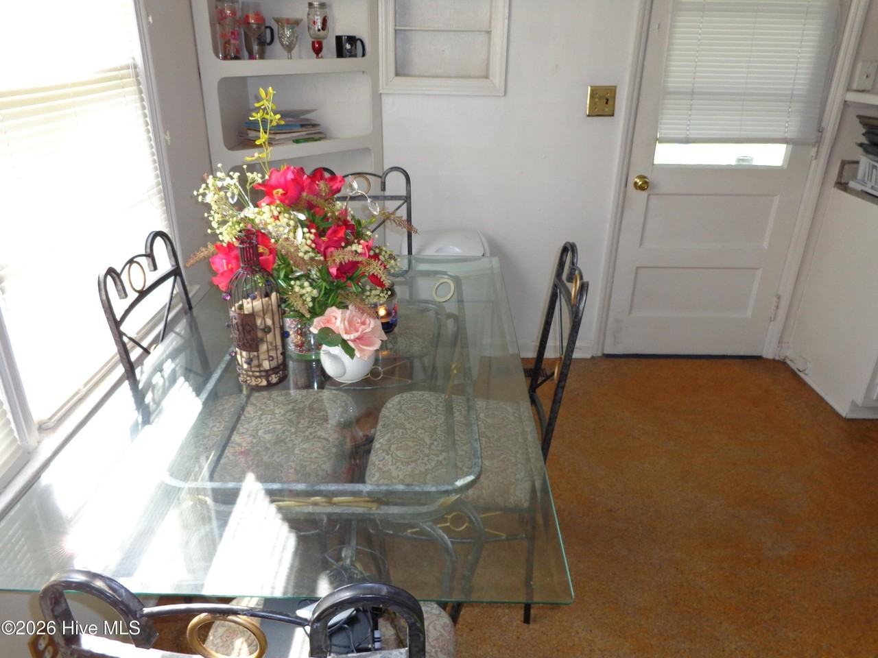 917 Simmons St - Photo 6 of 11