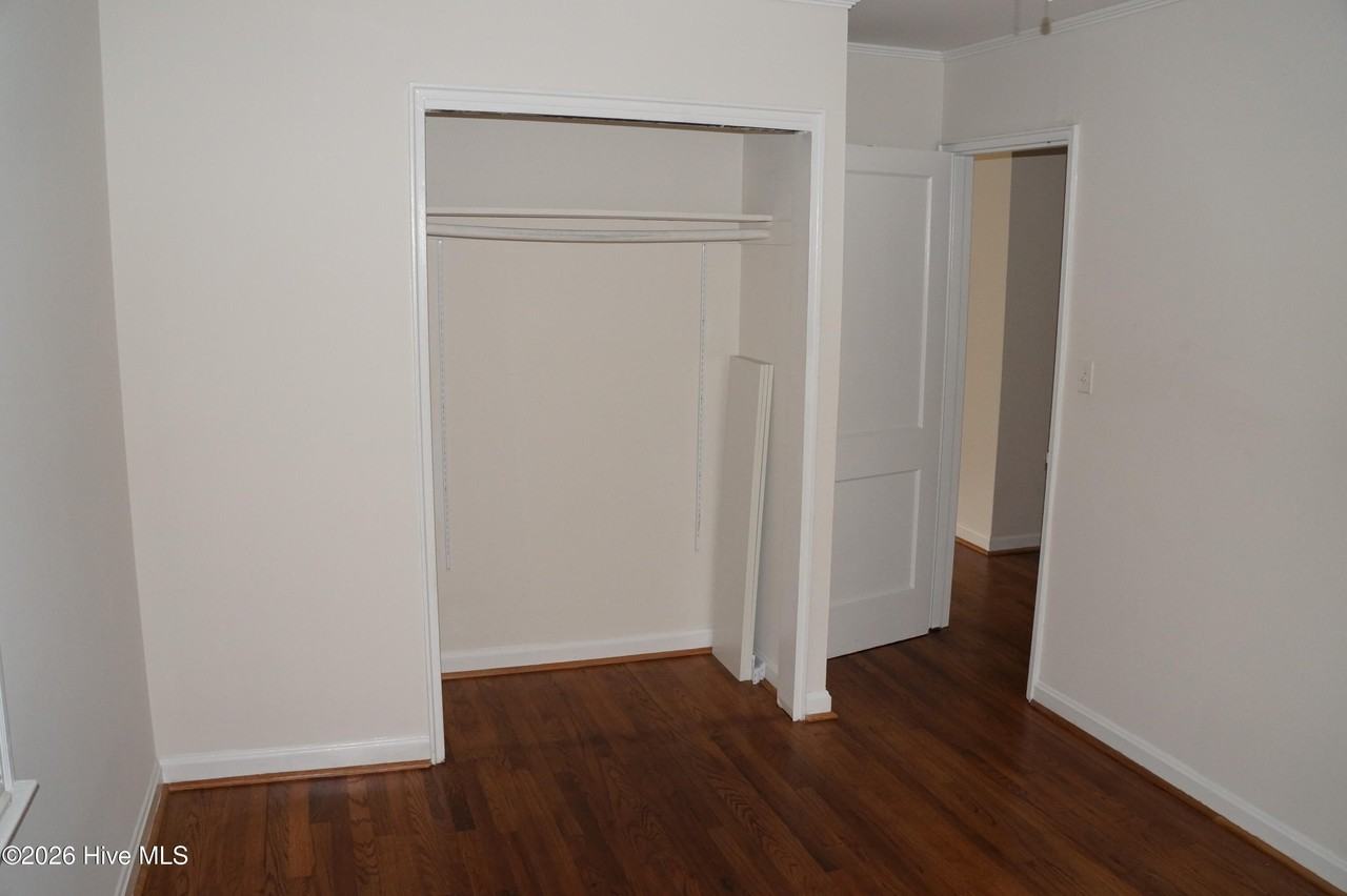 917 Simmons St - Photo 7 of 11