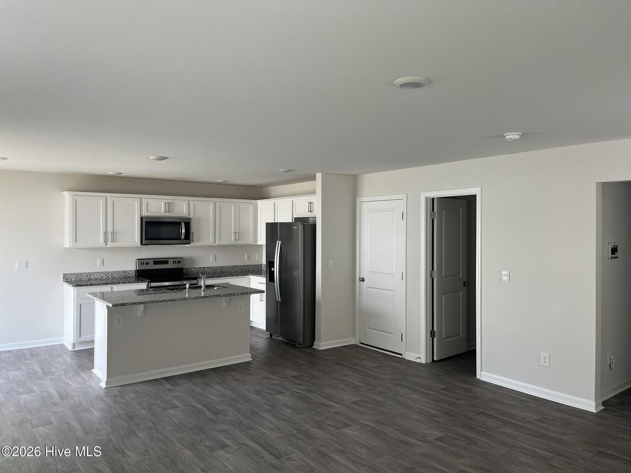 1196 Fowler Dr - Photo 5 of 13