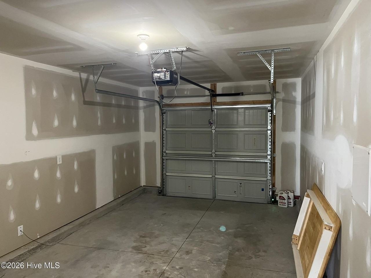 1196 Fowler Dr - Photo 6 of 13