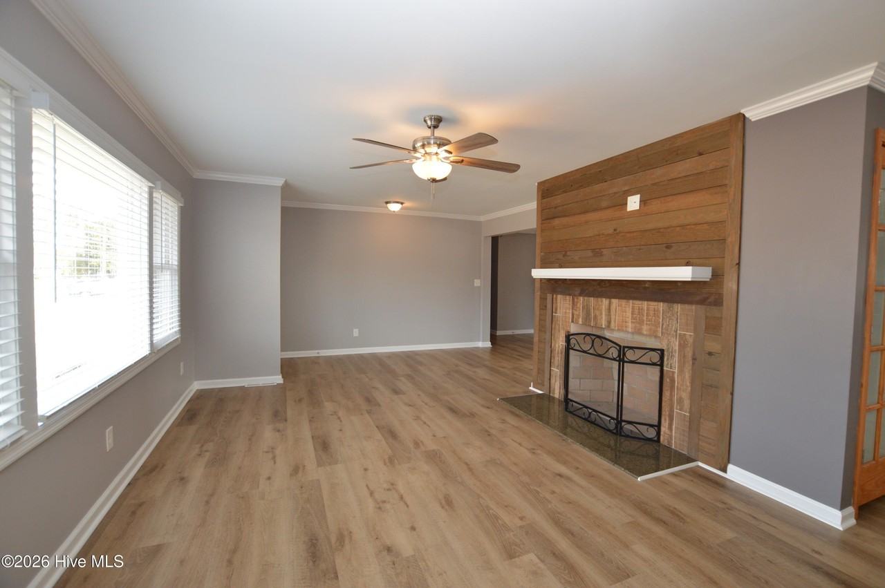 1008 Schall Pl - Photo 2 of 21