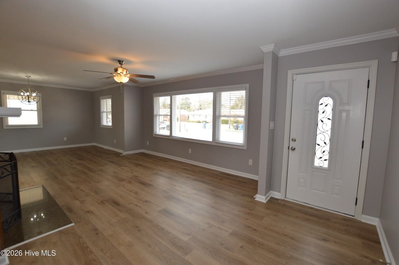 1008 Schall Pl - Photo 3 of 21