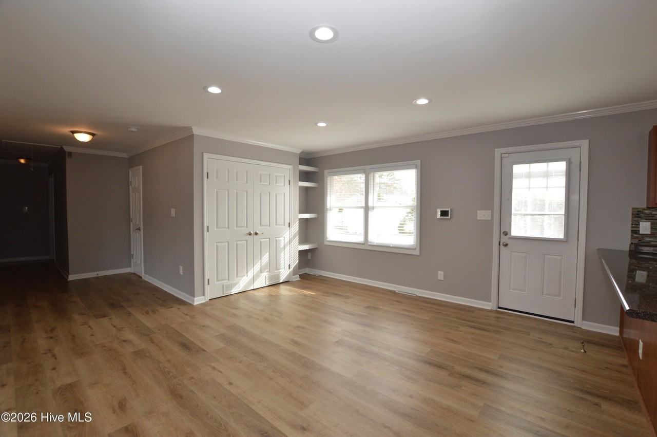 1008 Schall Pl - Photo 6 of 21