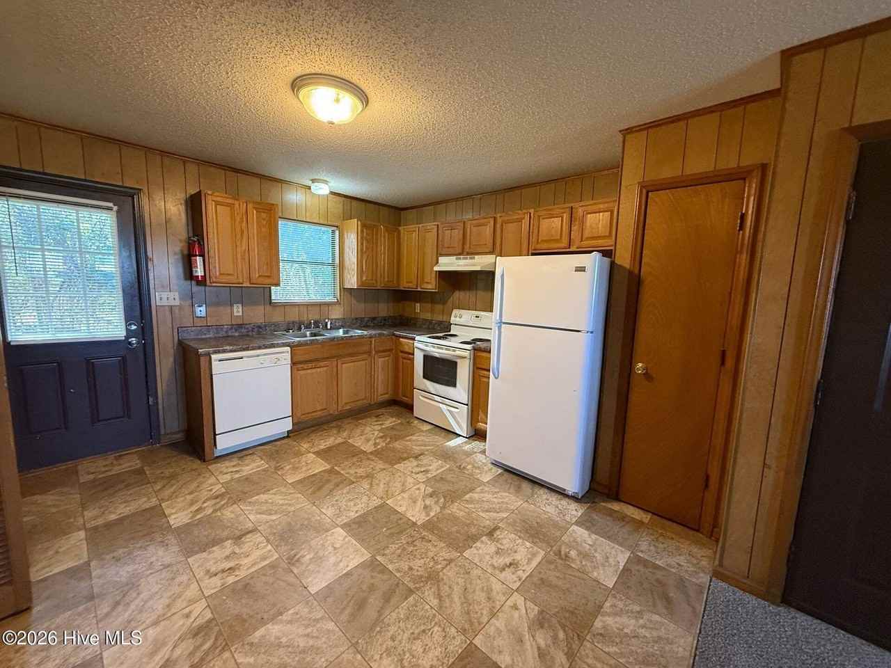 2508 Commerce Rd Apt A - Photo 3 of 6