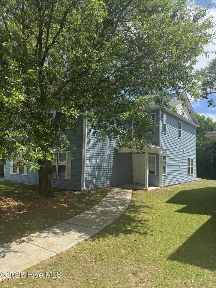 214 Jordan Ln - Photo 4 of 15