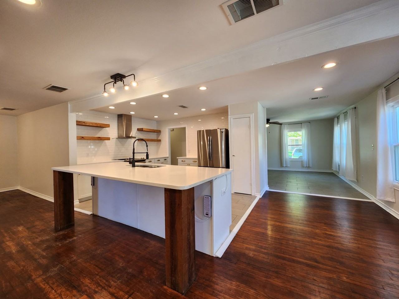 521 Willow Ave - Photo 3 of 28