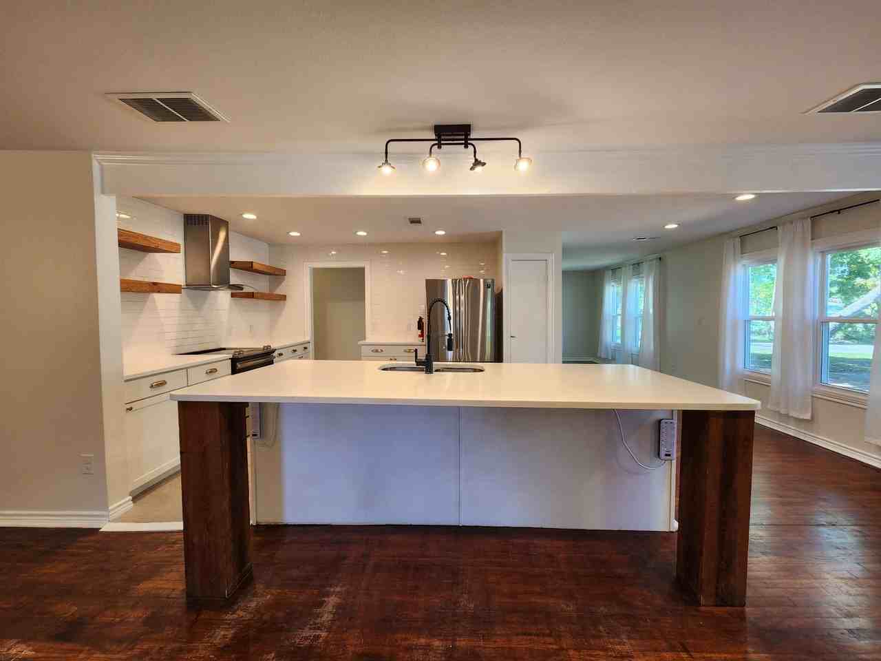 521 Willow Ave - Photo 4 of 28