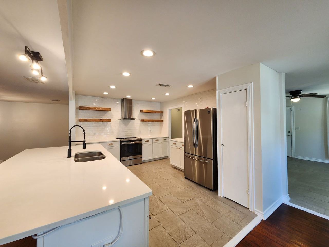 521 Willow Ave - Photo 5 of 28