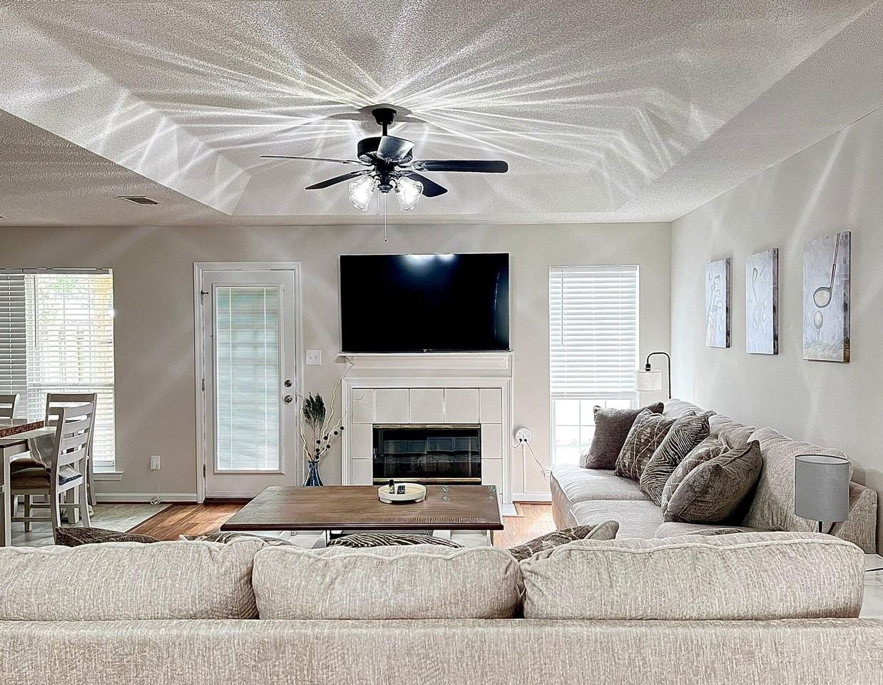 1215 Kendal Ct - Photo 4 of 23