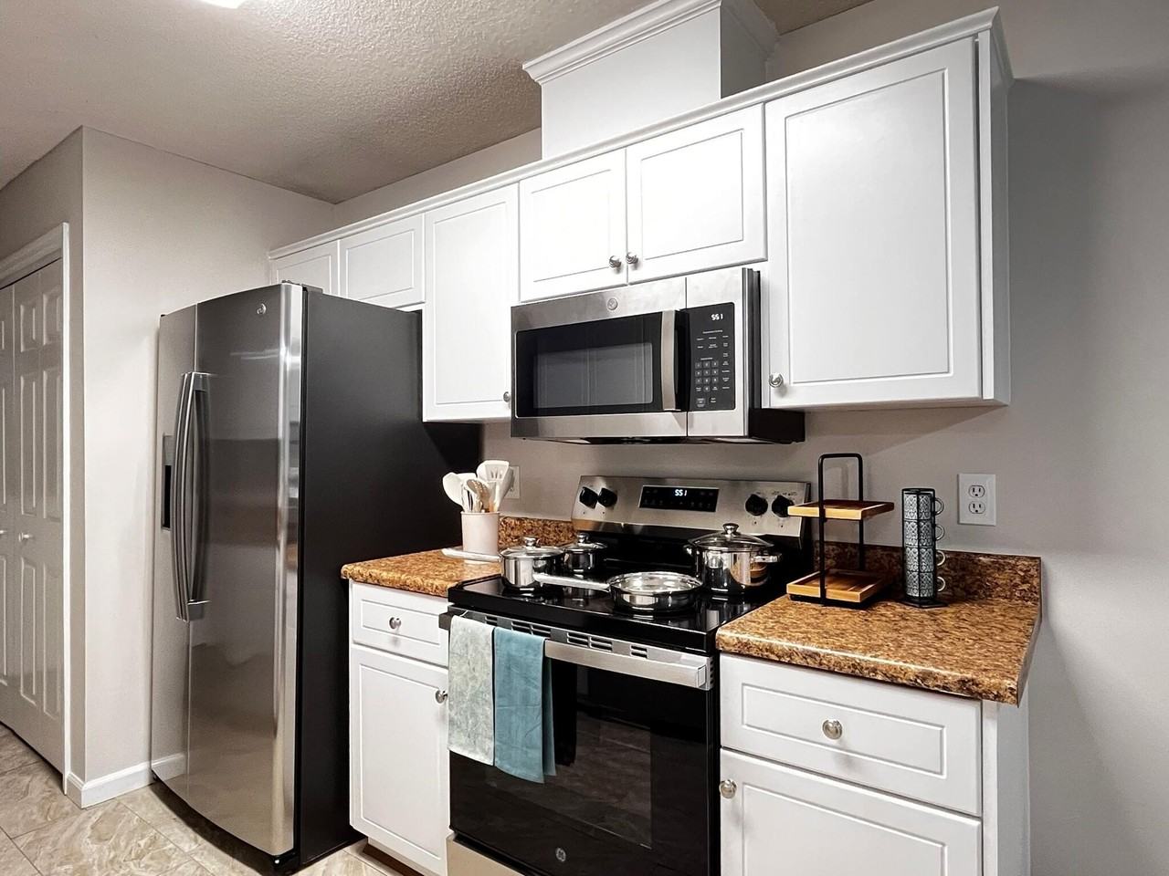 1215 Kendal Ct - Photo 5 of 23