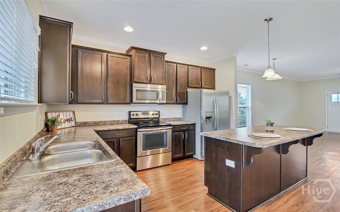 208 Ventura Pl - Photo 7 of 25