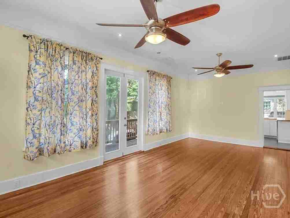 1206 E 48th Street unit: Cottage - Photo 6 of 35