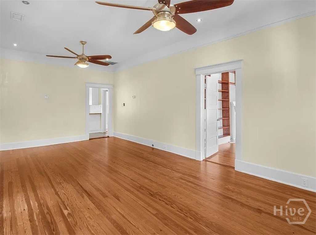 1206 E 48th Street unit: Cottage - Photo 7 of 35