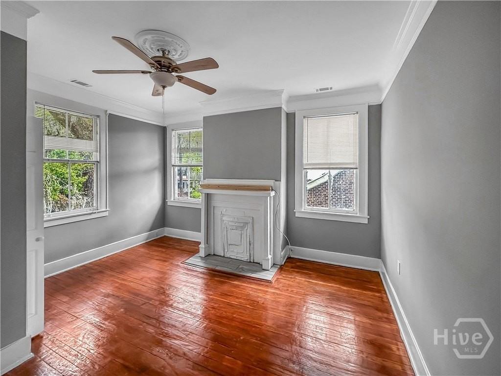 607 E 37th St - Photo 3 of 18